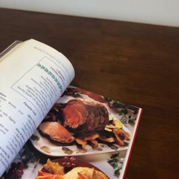 Betty Crocker’s New Christmas Cookbook Hardcover Book Pre-Owned. - Picture 16 of 16